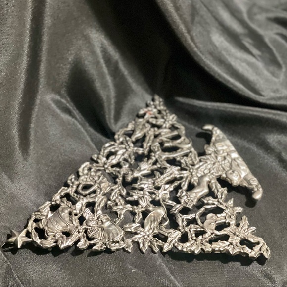 Vintage Christmas Tree metal trivet, hot plate, wall hanging - Picture 8 of 13